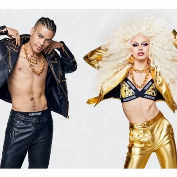 Moschino H & M 2018 limited Edition gold plated necklace - Picture 2 of 5